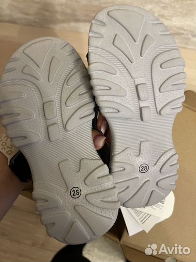 Сандалии для мальчиков 28 новые