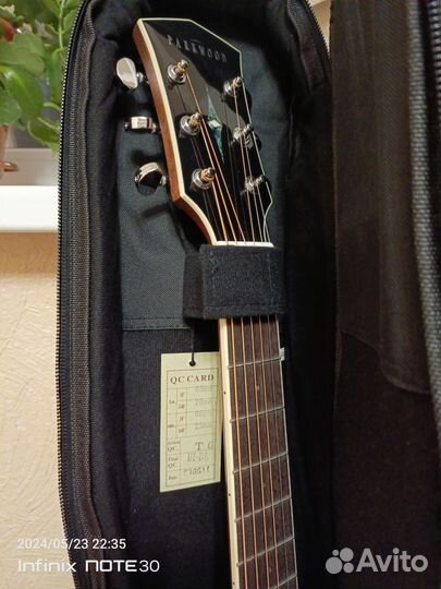 Продажа акустической гитары массив Parkwood s61