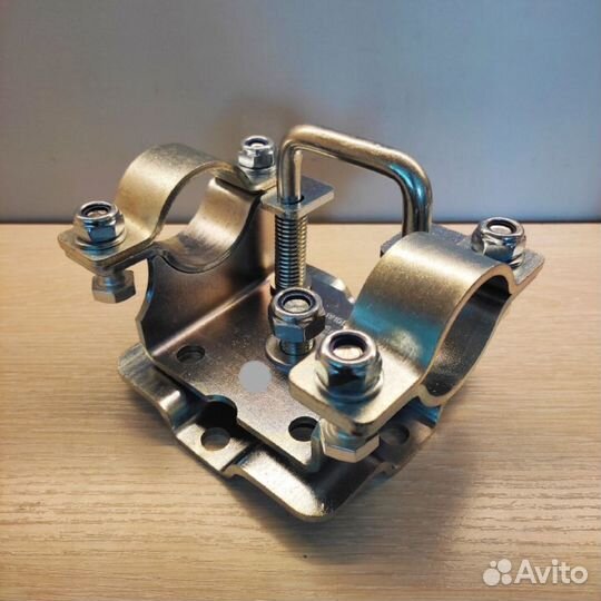 Хомут поворотный для опорного Колеса