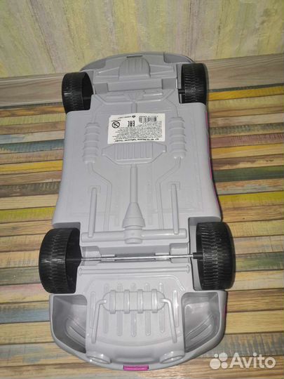 Игрушечная машина