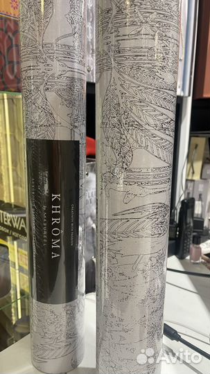 Два рулона обоев