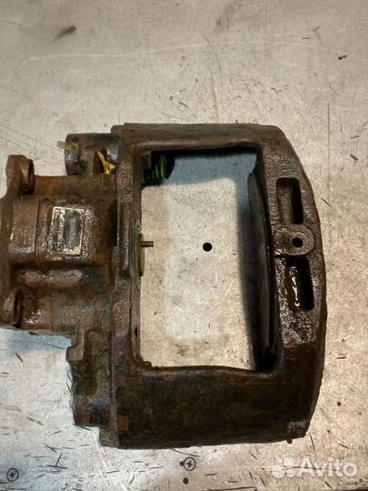 Тормозной суппорт передний левый на автобус Higer