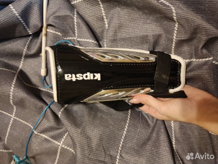 Щитки футбольные