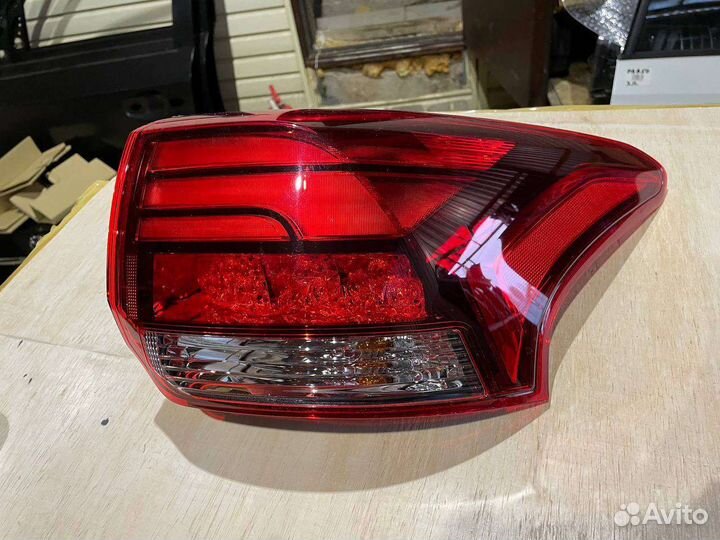 Фонарь задний правый Митсубиси Аутлендер 3 GF