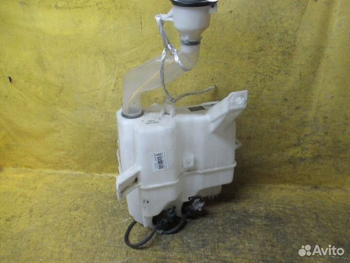 Бачок омывателя Toyota Prius ZVW30