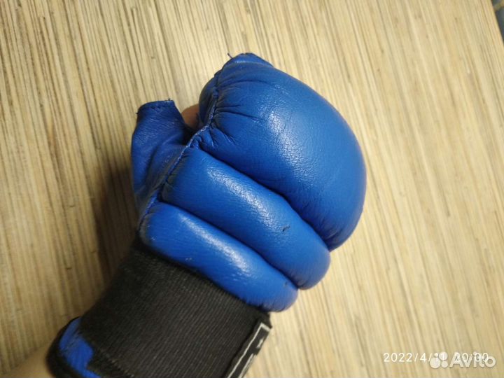 Перчатки для единоборств