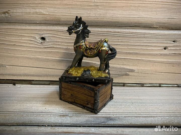 Шкатулка Лошадка