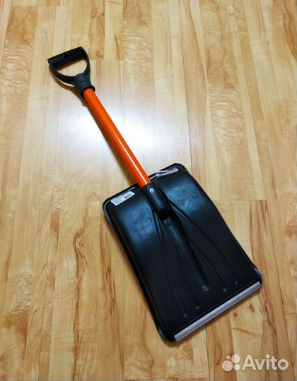 Лопата для снега автомобильная (новая)