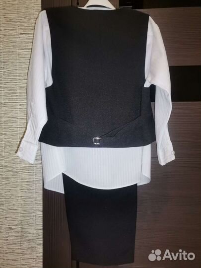 Костюм классический тройка на 3-4 года