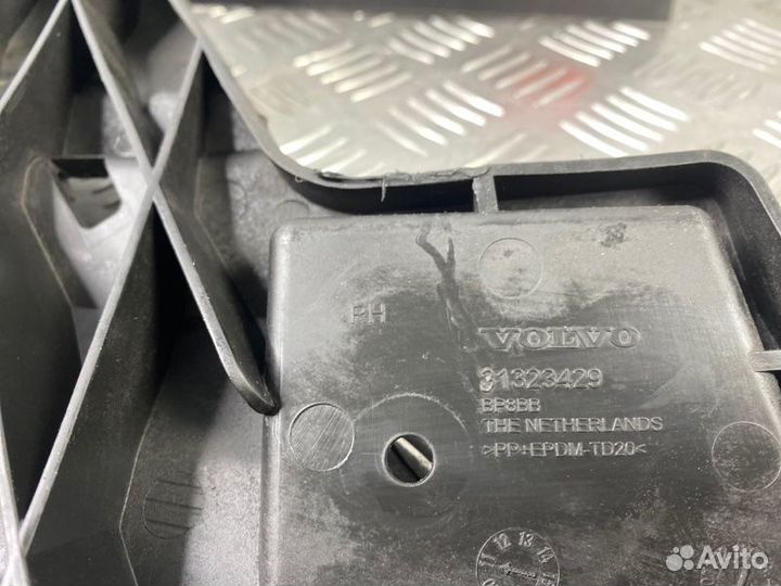 Крепление бампера переднее правое Volvo S60 V60 II