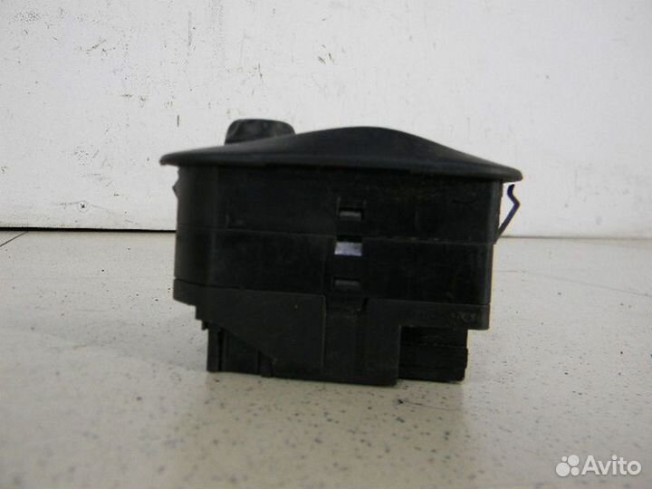 Блок управления стеклоподъемниками и зеркалами