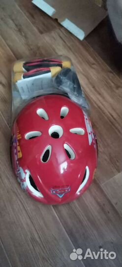 Защита (шлем, налокотники и наколенники)