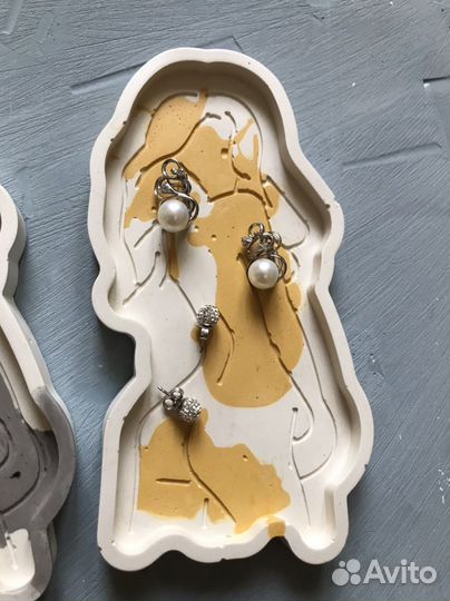 Гипсовое изделие - подставка