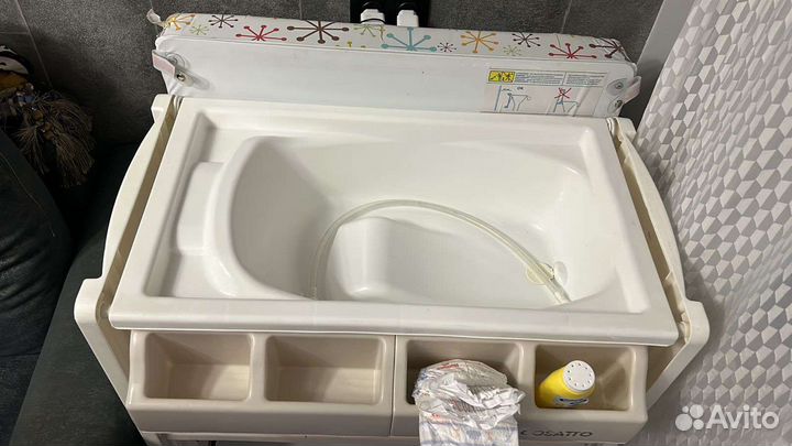 Пеленальный столик с ванночкой Cosatto