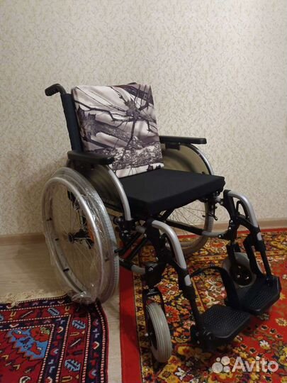 Кресло-коляска для инвалидов с ручным приводом
