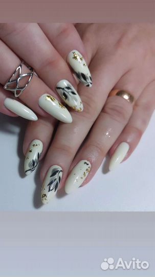 Маникюр с покрытием лаком
