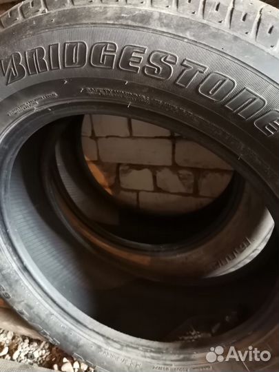 Bridgestone Dueler H/T 687 225/65 R17