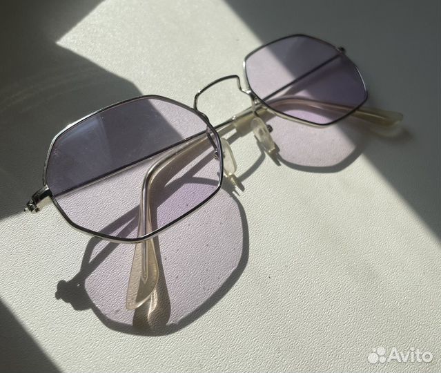 Розовые очки с тонкой оправой