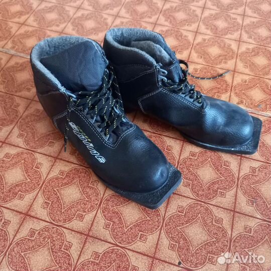 Лыжные ботинки