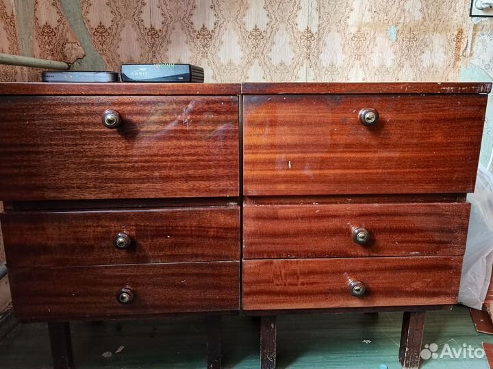 Тумбочки деревянные