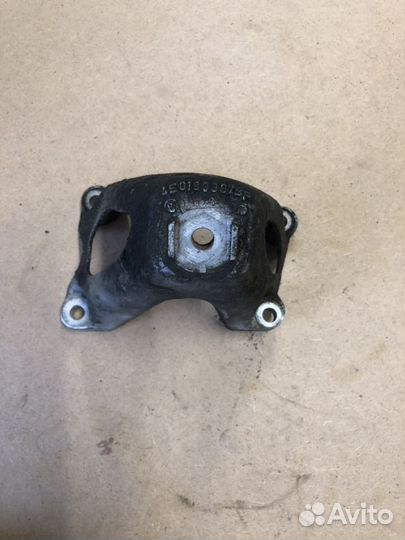 Кронштейн двигателя левый Audi A8 D3 4E0199307BP