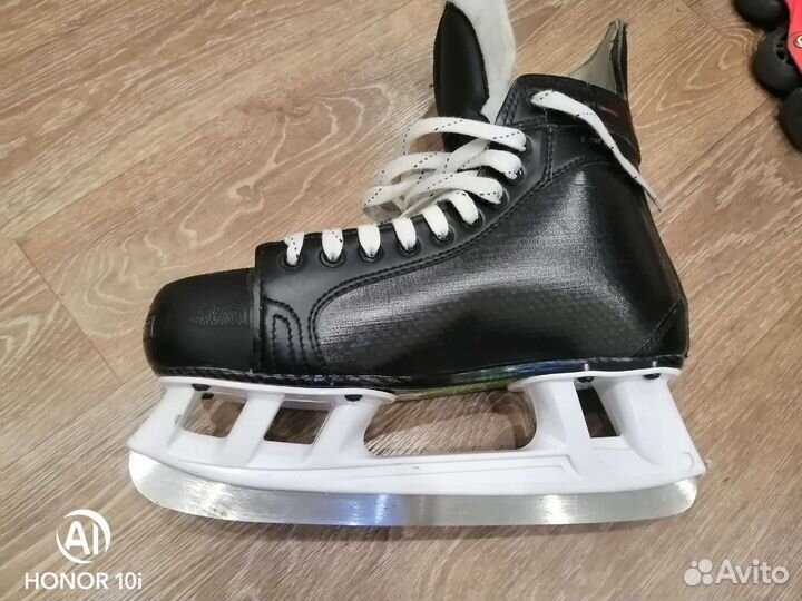 Коньки хоккейные