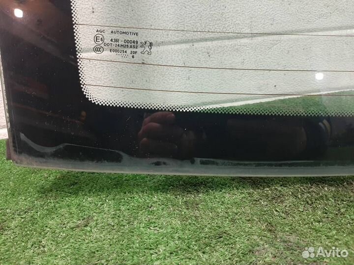 Стекло заднее Peugeot 407 (6E) 2007