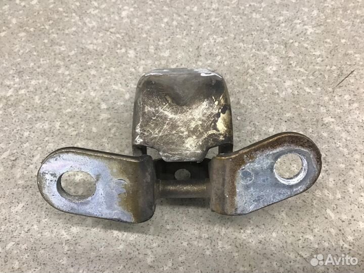 Петля двери задней левой нижняя Kia Sportage 2010