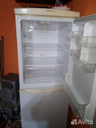 Холодильник бу елжи