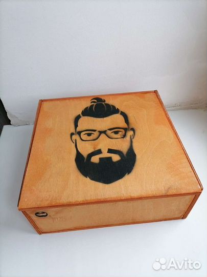 Подарочная коробка