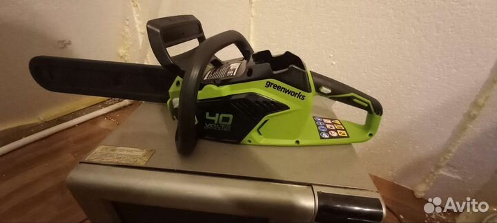 Аккумуляторная цепная пила greenworks