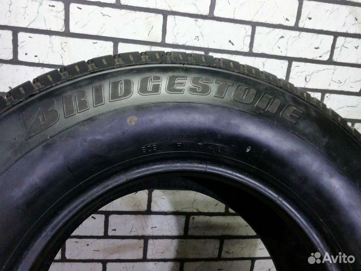 Bridgestone Dueler H/T D689 235/75 R15 105S