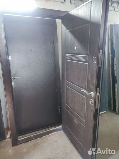 Двери входные б/у