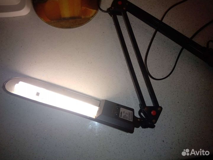 Настольная лампа