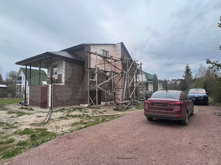 Дом 230 м² на участке 6 сот.