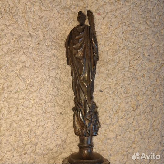 Бронзовая статуэтка