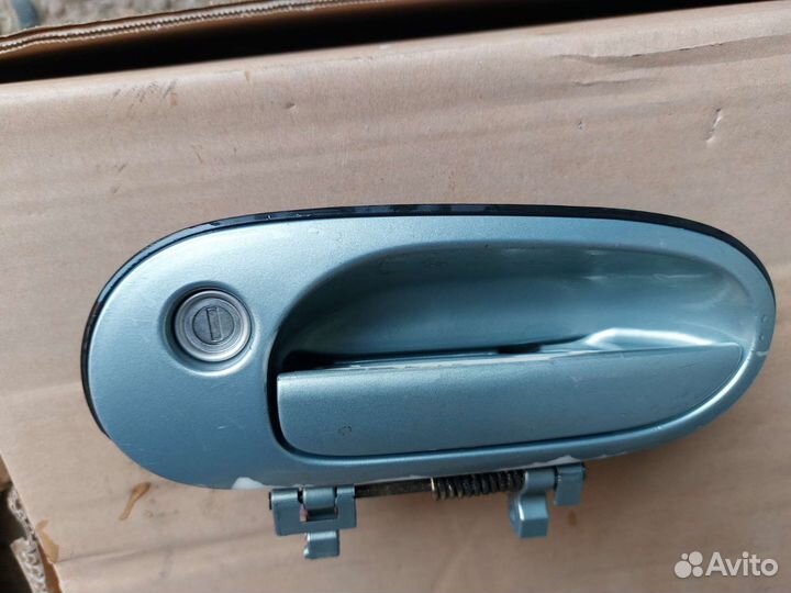 Передняя левая дверная ручка nissan almera classic