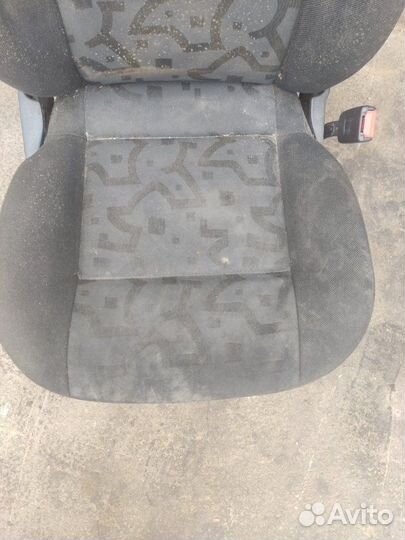 Сидение переднее правое Volkswagen Golf 4 AKL 1999