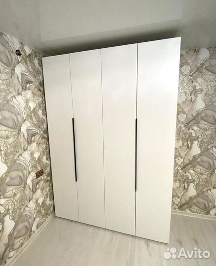 Встроенный распашной шкаф