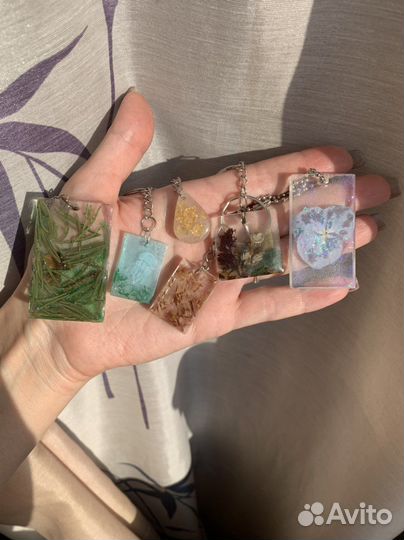 Брелки, кулоны