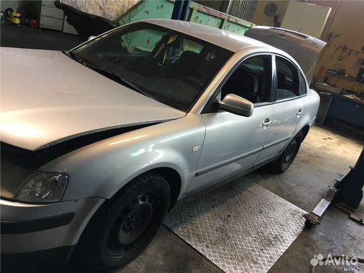 Разбор на запчасти Volkswagen Passat 5