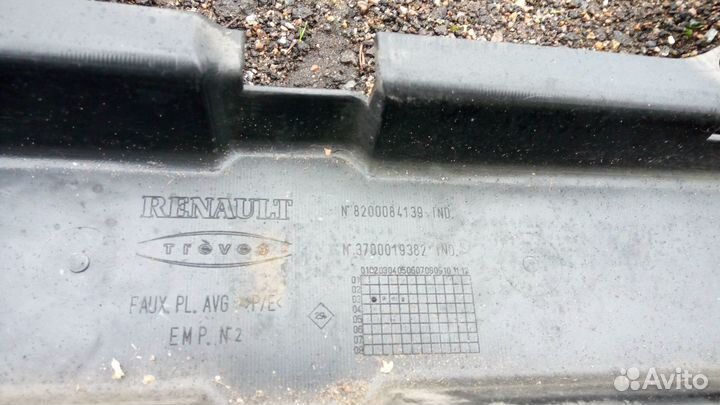 Пластик салона Рено Сценик 2