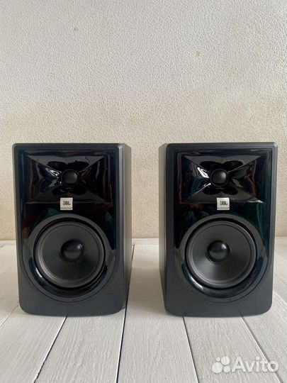 Студийные мониторы JBL 305P MkII