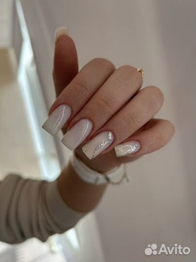 Модель на маникюр