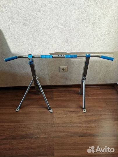 Турник настенный