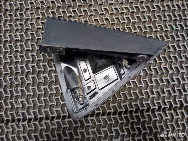 Накладка стойки Chrysler Pacifica, 2017