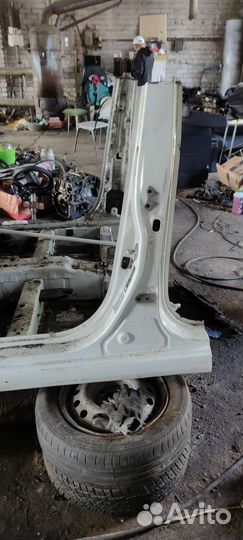 Стойка правая-левая средняя Hyundai Solaris