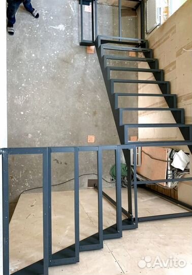 Г-образная лестница