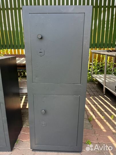 Сейф металлический