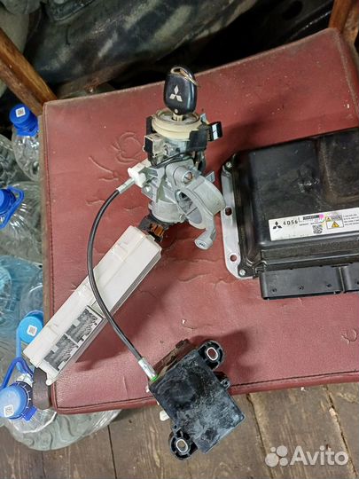 Эбу двигателя с замком Mitsubishi Pajero Sport II